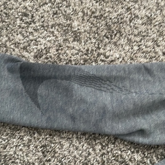 Kids Nike DriFit Half Zip Hooded Sweatshirt. Size Medium - Picture 2 of 5